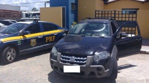 Fiat/Strada, com placas da Bahia. (Foto: PRF/SE)
