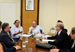 O vice-governador e secretário de Estado da Casa Civil, Belivaldo Chagas, recebeu a diretoria do Sindicato do Fisco do Estado de Sergipe.(Foto: Marcos Rodrigues/ASN)