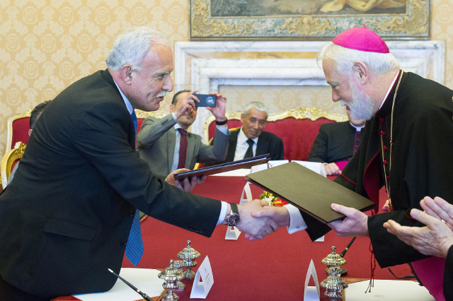 Vaticano assina primeiro acordo histórico com a Palestina
