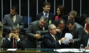 Após manobra de Cunha, Câmara debate proposta mais branda de redução da maioridade penal - ANDRE COELHO / Agência O Globo 