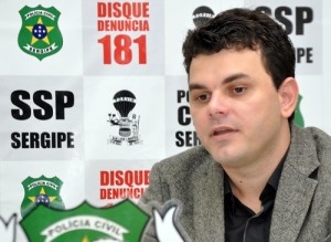  Delegado João Eduardo, disse que Jeferson ainda é suspeito de realizar outros assaltos. (Foto: SSP/SE) 