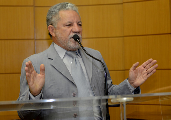 Milton Nascimento homenageia os 35 anos do Projeto Tamar em Aracaju