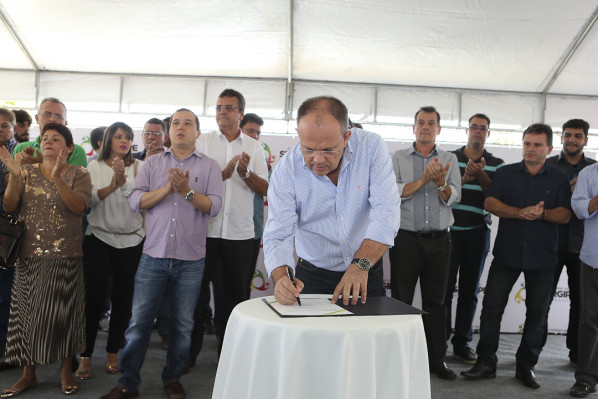 Eliane Aquino se filia ao PT em Aracaju e pode ser candidata a prefeita