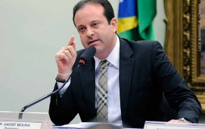 André Moura têm procurado membros do Conselho de Ética para assegurar votos que livrem o peemedebista da cassação. (Foto: Reprodução/Net)