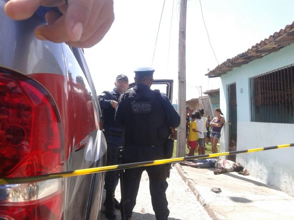 Polícia apreende 25Kg de maconha em vila no Bairro Industrial