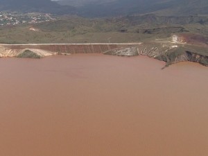 Barragem Germano é monitorada após rompimento da barragem do Fundão, em Mariana, na Região Central de Minas (Foto: Reprodução/TV Globo) 