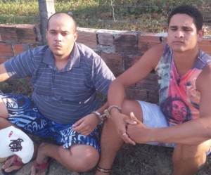 Danilo J. Ramos, 23 anos, e Francisco Teixeira da Silva Neto, 29 anos, foram conduzidos à Delegacia. (Foto: PM/SE)