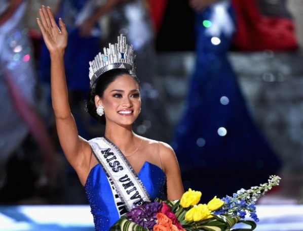 Com erro de coroação, candidata das Filipinas é eleita Miss Universo 2015