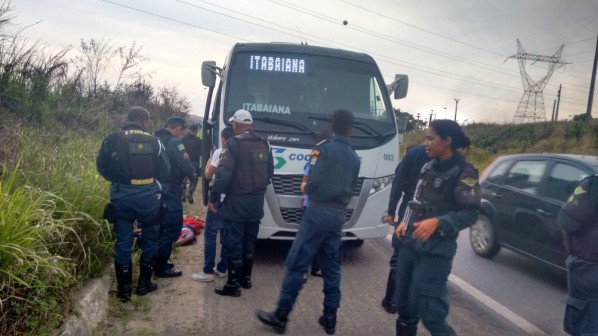 Chuvas de trovoada alagam e derrubam árvores no interior