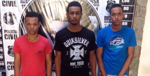 Suspeitos trocam tiros com a polícia depois de roubar veículo em Maruim