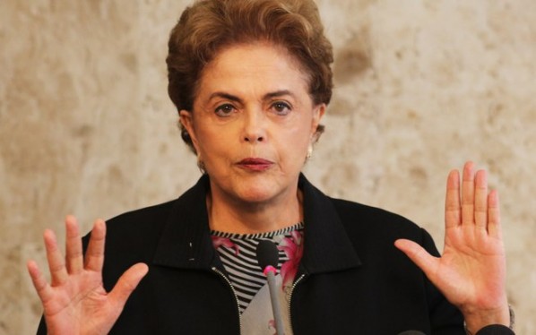 Dilma diz a reitores que não renuncia e faz longo desabafo sobre Lula