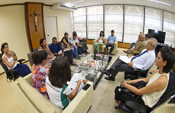 Rejeição à classe política coloca a democracia em risco, diz Gualberto