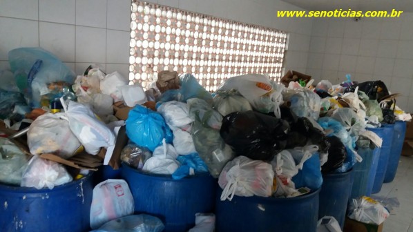 Profissionais da limpeza urbana de Aracaju paralisam atividades