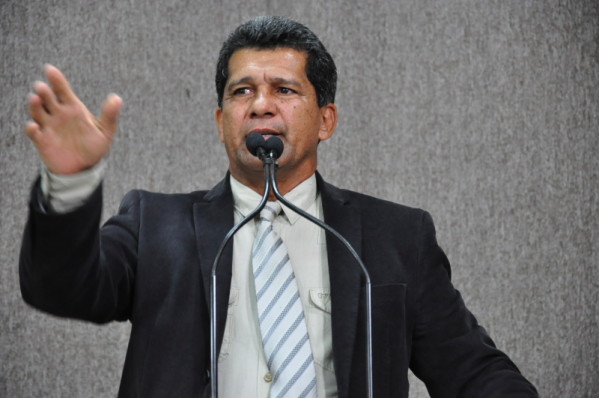 Vereador questiona relação do posto de gasolina do Sergipe com o TCE