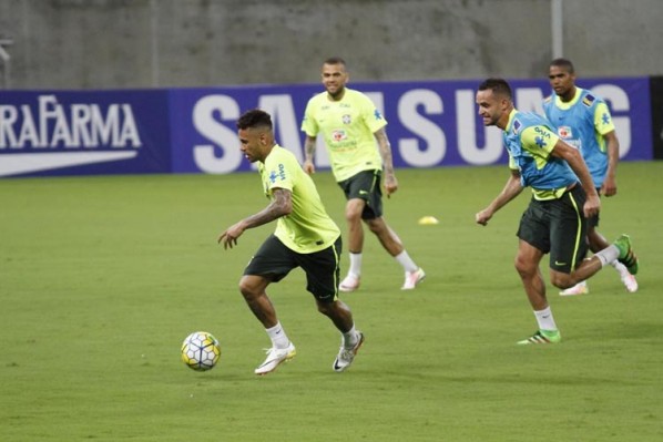 Revivendo o clima da Copa do Mundo, Arena Pernambuco recebe a Seleção pela primeira vez
