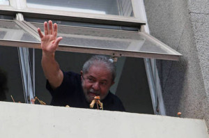 Lula é investigado por suposta posse do tríplex no Guarujá. (Foto: José Patrício/Estadão Conteúdo)