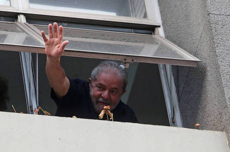 Fundador do PSDB diz que pedir prisão de Lula foi 'exagero' e critica oposição do 'quanto pior melhor'