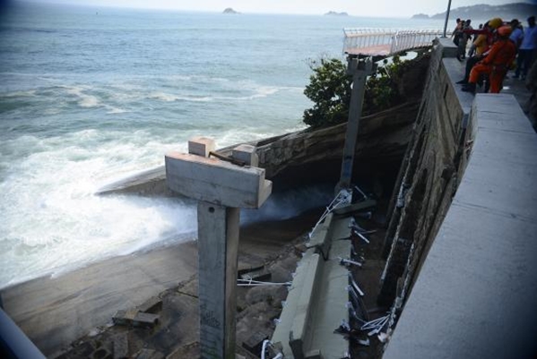 Tragédia no Rio: parte de ciclovia inaugurada em janeiro desaba e mata 2