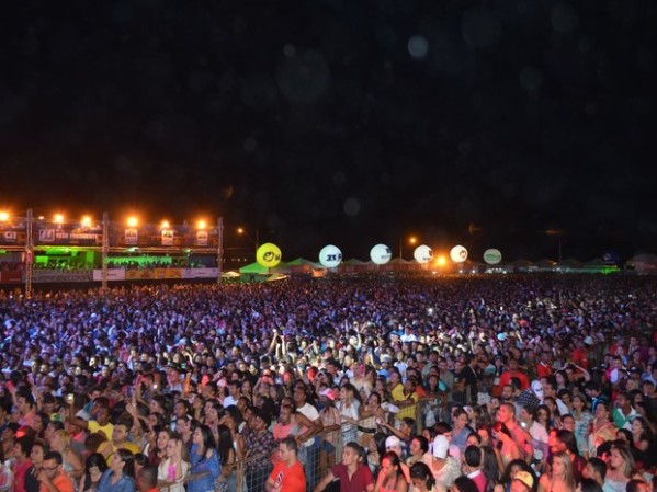 Forrozão 2016 abre os festejos juninos de Sergipe e atrai multidão