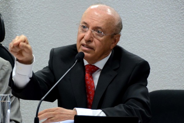 http://oglobo.globo.com/brasil/pelo-menos-10-senadores-se-beneficiam-de-supersalarios-20548837. (Foto: arquivo/Ascom parlamntar)