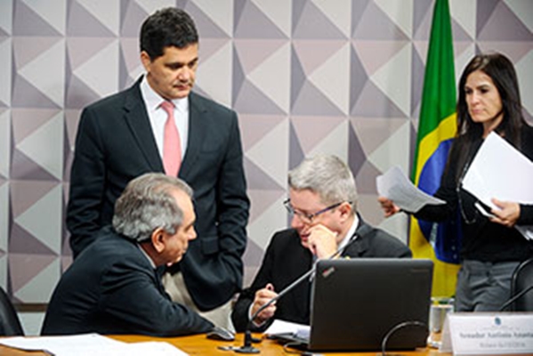 Maioria dos titulares do Conselho de Ética defende cassação de Cunha.