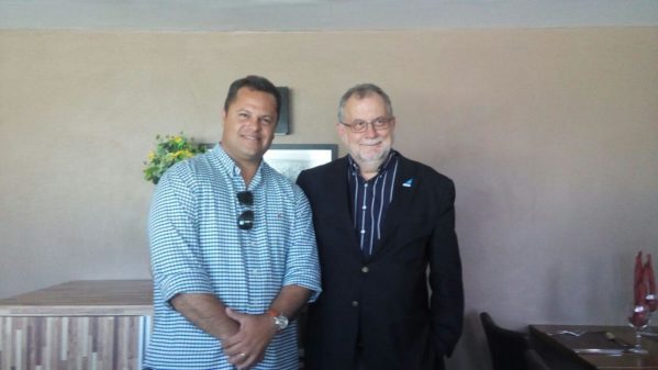 O secretário de Estado do Turismo e do Esporte, Saulo Eloy e o diretor da Air Europa, Enrique Ambrosio, estiveram reunidos em Aracaju para tratar de ações conjuntas destinadas ao incremento da captação de turistas europeus para Sergipe. (Foto: ascom/Stesp)