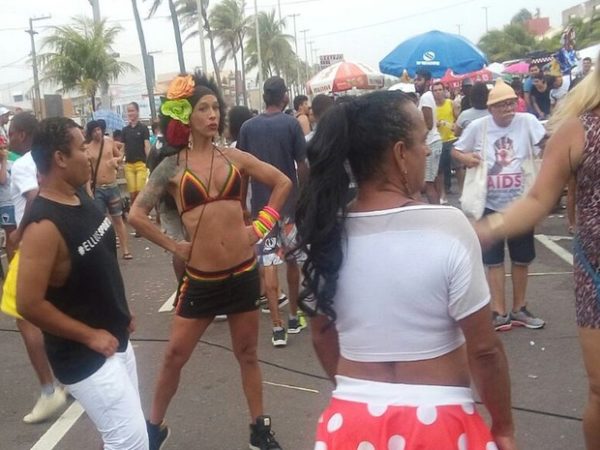 XV Parada LGBT de Sergipe acontece na Orla da Atalaia (Foto: Carlos França/TV Sergipe)
