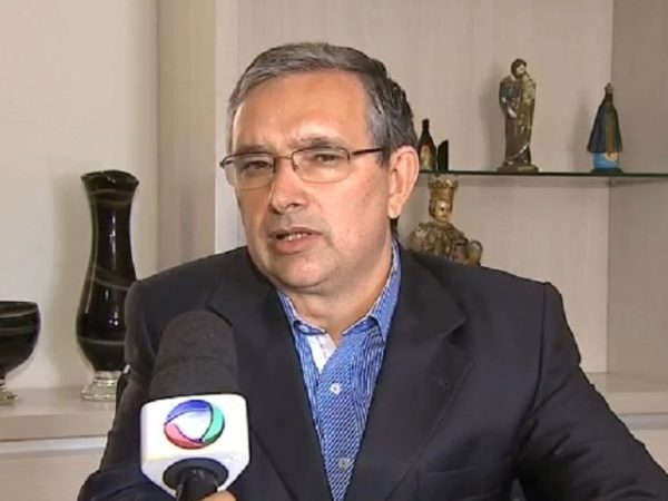 Eduardo Amorim diz que foi recebido com "ovadas' no aeroporto