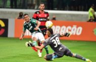 Palmeiras empata com Flamengo e continua na liderança