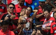 Torcedora do Flamengo vai seminua para jogo e com ‘camisa’ pintada no corpo