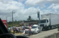 Carreta atinge veículo de passeio na BR 101 em Itaporanga D'Ajuda