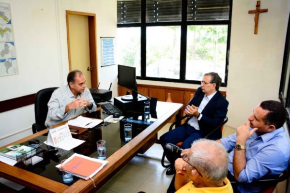 senador Eduardo Amorim esteve reunido com o superintendente da Codevasf , César Mandarino. (Foto: ascom/Eduardo)