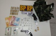 Polícia prende dupla com arma de fogo e drogas em Nossa Senhora do Socorro