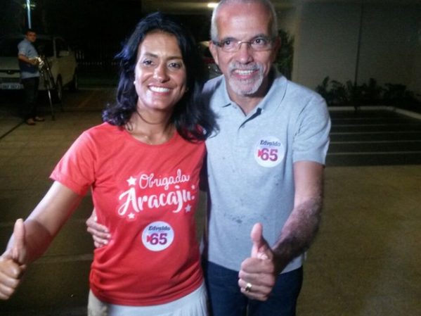Eliane Aquino (PT) e Edvaldo Nogueira (PCdoB) comemoram a vitória no 2º turno (Foto: Tássio Andrade/G1)