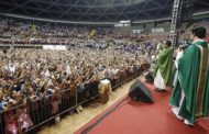 Padre Reginaldo Manzotti faz show e lança livro em Aracaju