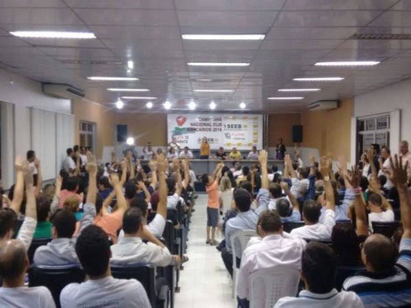 Assembleia relizada na noite desta quinta (Foto: Cleverton Macedo/TV Sergipe)