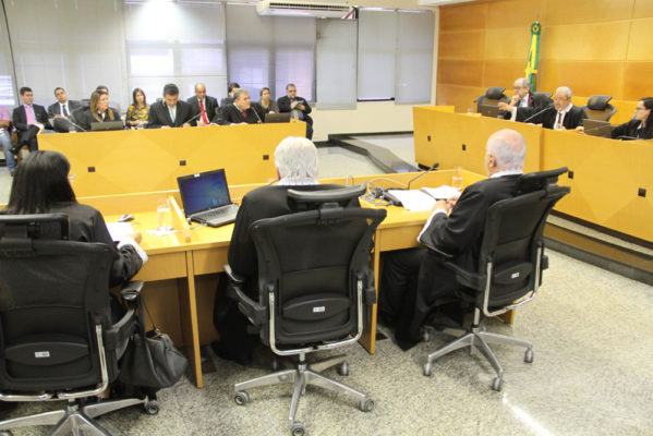 Sessão extraordinária do Pleno deliberou sobre o atraso no pagamento dos servidores (Foto: Cleverton Ribeiro)