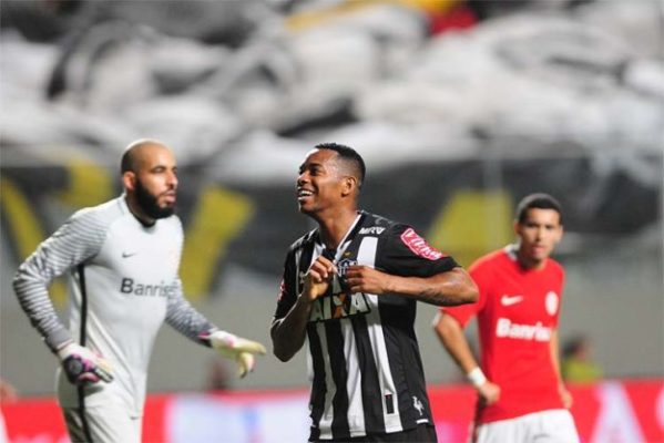 Robinho marcou o primeiro gol do Atlético no empate com o Internacional nesta quarta.( Rodrigo Fonseca /Superesportes)