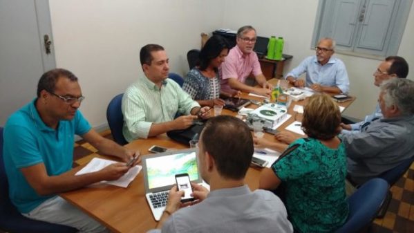 Edvaldo realiza 1ª reunião com equipe de transição e solicita informações à PMA. (Foto: ascom/Edvaldo)