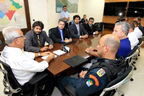 Jackson Barreto anunciou que vai ser definido um calendário de convocação para, a partir de janeiro, começar a chamar os excedentes dos concursos da Polícia Civil e da Polícia Militar. (Foto: ascom/SSP/SE)