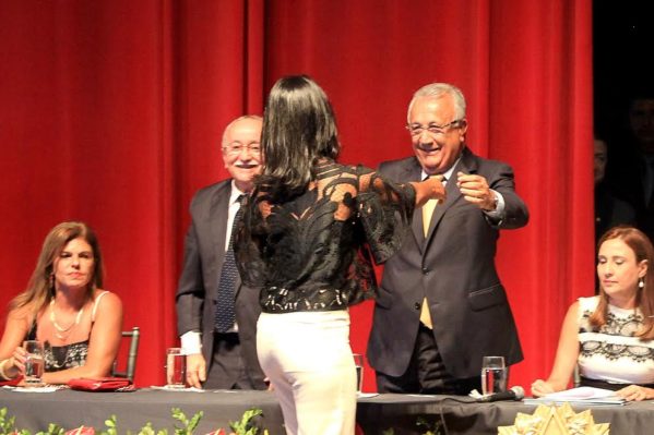 Jackson Barreto parabenizou eleitos por Aracaju nas eleições municipais de 2016. Diplomação ocorreu no Teatro Atheneu. (Foto: André Moreira/ASN)