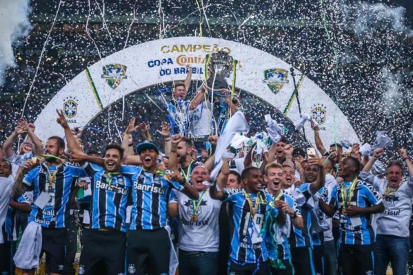 O Grêmio segurou o Atlético-MG em casa e voltou a conquistar um título nacional após 15 anos (Foto: Jefferson Bernardes/ AFP)