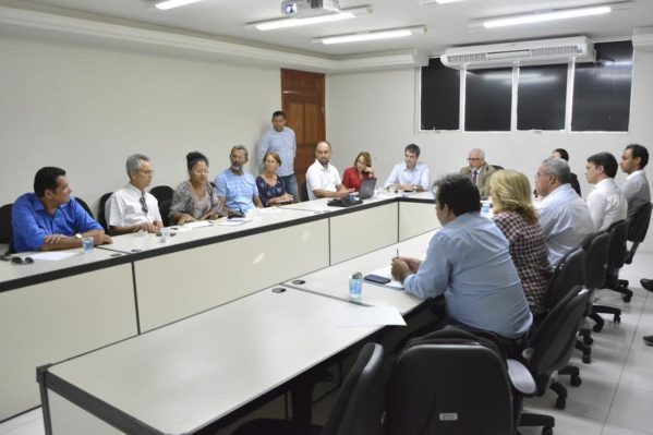 Secretário Jorge Carvalho recebe prefeitos da Grande Aracaju e secretários de educação. (Foto: Santana)
