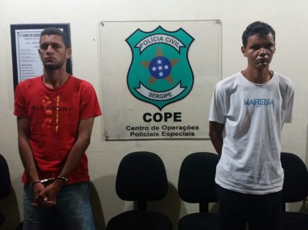 Os dois homens presos são suspeitos de envolvimento com a morte do policial civil Sidnei Santos Soares. (Foto: SSP/SE)