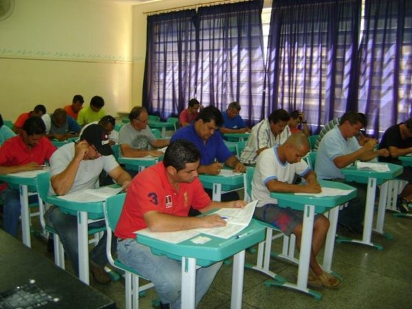 Candidatos fazem prova de concurso público (Foto: Divulgação/Prefeitura)