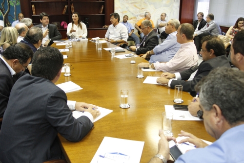  Conselheira Susana Azevedo, vice-presidente do TCE, orienta os gestores durante encontro com a 1ª CCI (Foto: Cleverton Ribeiro/TCE)