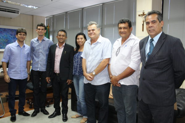 Os representantes do Legislativo de São Cristóvão estiveram na Corte de Contas, acompanhados do assessor jurídico, Jhons Carlos Souza Neto e da diretora financeira Vivian Izabela. (Foto: ascom/Câmara) 