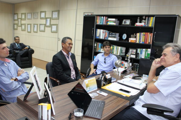 Vereadores do município de São Cristóvaõ em visita ao conselheiro Carlos Alberto Sobral.(Foto: ascom/Câmara)