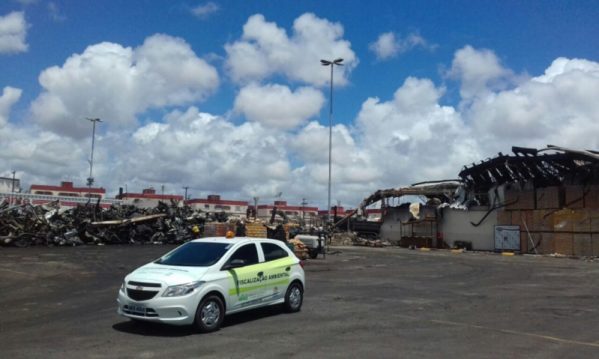 Sema notifica supermercado Makro para retirada de materiais incendiados
