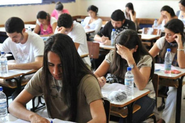 A cada ano, o exame avalia um grupo diferente de cursos superiores, ciclo que se repete a cada três anos. (Foto: Agência Brasil)